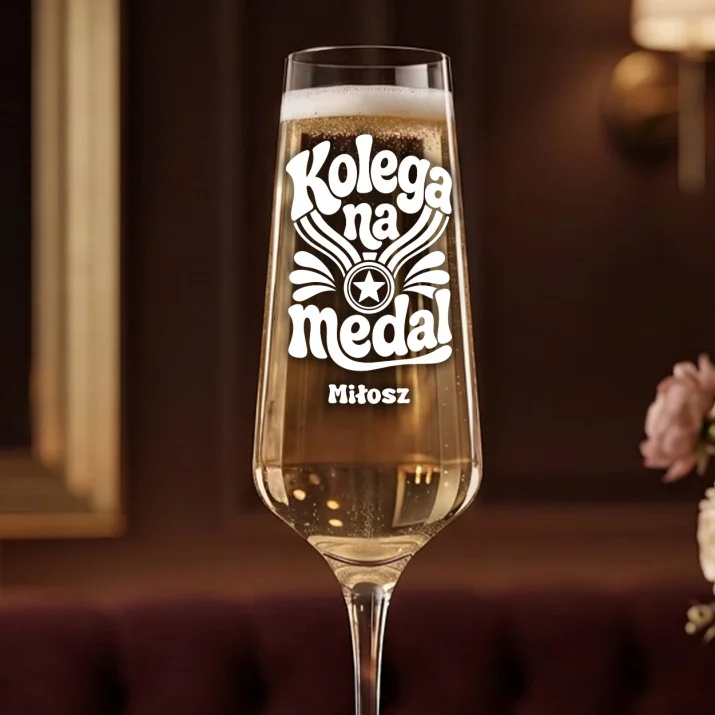 Kieliszek Do Szampana z Imieniem Dla Kolegi Prezent Dla Mężczyzny: Kolega Na Medal Kieliszek Do Szampana z Imieniem Dla Kolegi Prezent Dla Mężczyzny: Kolega Na Medal