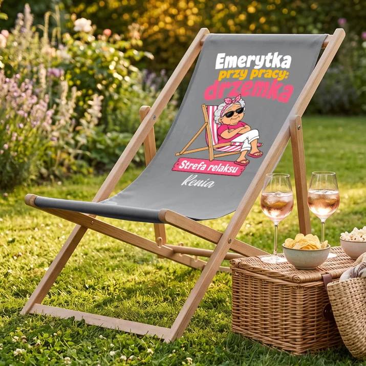 Leżak Z Nadrukiem Dla Emerytki Prezent Na Emeryturę Dla Kobiety: Emerytka Przy Pracy, Drzemka Leżak Z Nadrukiem Dla Emerytki Prezent Na Emeryturę Dla Kobiety: Emerytka Przy Pracy, Drzemka