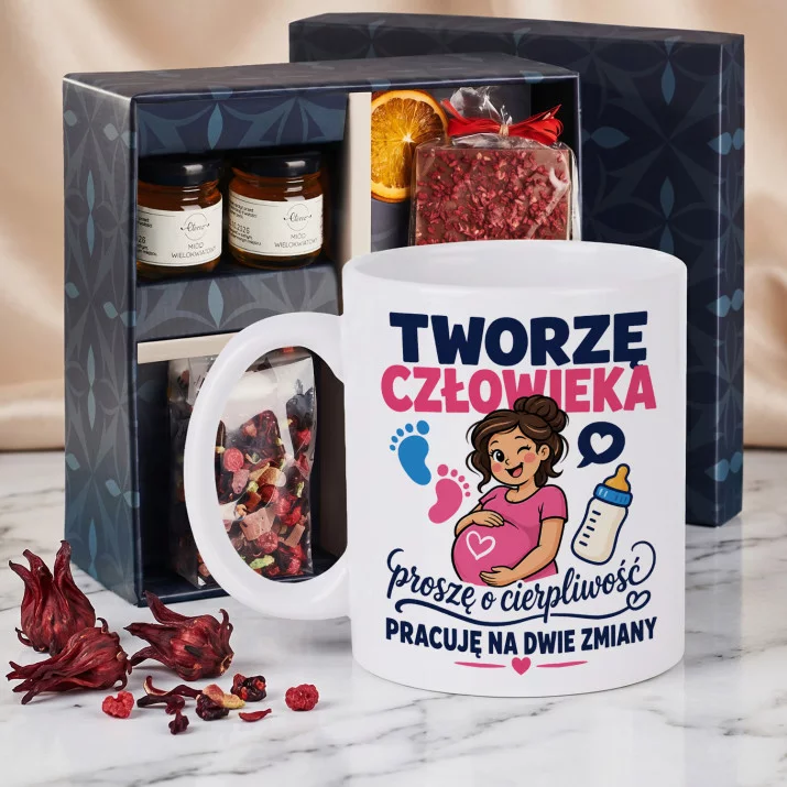 Zestaw Prezenowy Z Kubkiem Dla Ciężarnej Na Dzień Mamy: Tworzę Człowieka Zestaw Prezenowy Z Kubkiem Dla Ciężarnej Na Dzień Mamy: Tworzę Człowieka