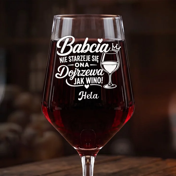 Mega Kieliszek Do Wina z Grawerem Dla Babci Prezent Na Dzień Babci Dla Kobiety: Babcia Dojrzewa Jak Wino Mega Kieliszek Do Wina z Grawerem Dla Babci Prezent Na Dzień Babci Dla Kobiety: Babcia Dojrzewa Jak Wino
