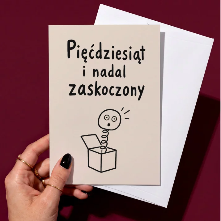 Kartka z Życzeniami Na 50 Na 50 Urodziny Dla Mężczyzny: Uroczy Zmęczony Stworek Kartka z Życzeniami Na 50 Na 50 Urodziny Dla Mężczyzny: Uroczy Zmęczony Stworek