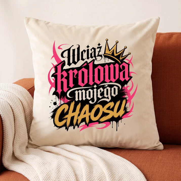 Poduszka Dekoracyjna Na 25 Rocznicę Ślubu Prezent Dla Kobiety: Królowa Chaosu Poduszka Dekoracyjna Na 25 Rocznicę Ślubu Prezent Dla Kobiety: Królowa Chaosu