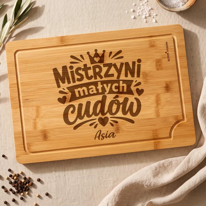 Deska Do Krojenia z Grawerem Dla Przedszkolanki Prezent Dla Kobiety: Mistrzyni Małych Cudów Deska Do Krojenia z Grawerem Dla Przedszkolanki Prezent Dla Kobiety: Mistrzyni Małych Cudów