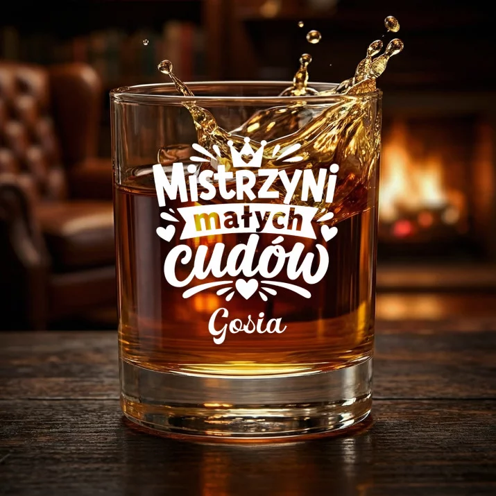 Szklanki Do Whisky z Grawerem Dla Przedszkolanki Prezent Dla Kobiety: Mistrzyni Małych Cudów Szklanki Do Whisky z Grawerem Dla Przedszkolanki Prezent Dla Kobiety: Mistrzyni Małych Cudów