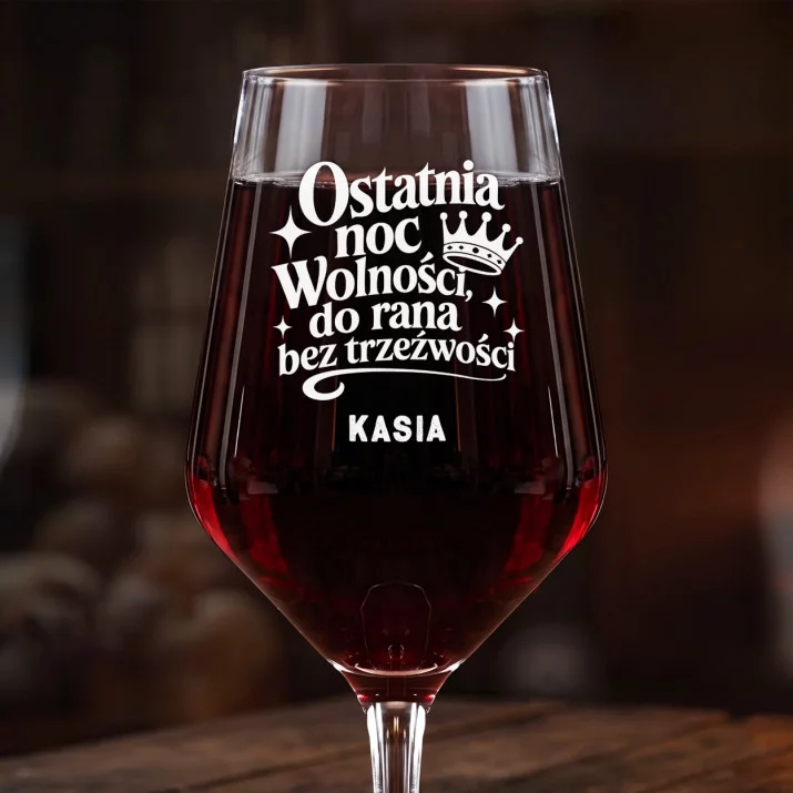 Mega Kieliszek Do Wina z Grawerem Na Panieński Prezent Dla Kobiety: Ostatnia Noc Wolności Mega Kieliszek Do Wina z Grawerem Na Panieński Prezent Dla Kobiety: Ostatnia Noc Wolności