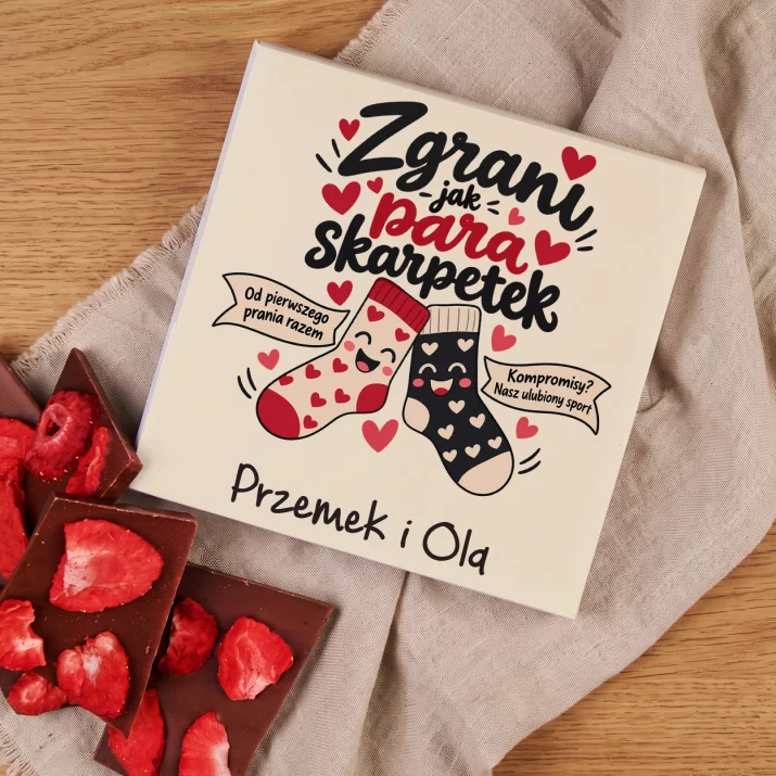 Czekolada z Truskawkami Na Rocznicę Ślubu Prezent Na Walentynki Dla Pary: Zgrani Jak Para Skarpetek Czekolada z Truskawkami Na Rocznicę Ślubu Prezent Na Walentynki Dla Pary: Zgrani Jak Para Skarpetek