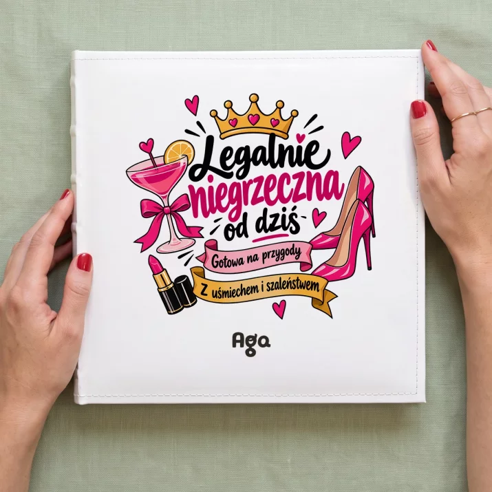 Album Na Zdjęcia Tradycyjny Na Osiemnastkę Prezent Dla Kobiety: Legalnie Niegrzeczna Od Album Na Zdjęcia Tradycyjny Na Osiemnastkę Prezent Dla Kobiety: Legalnie Niegrzeczna Od