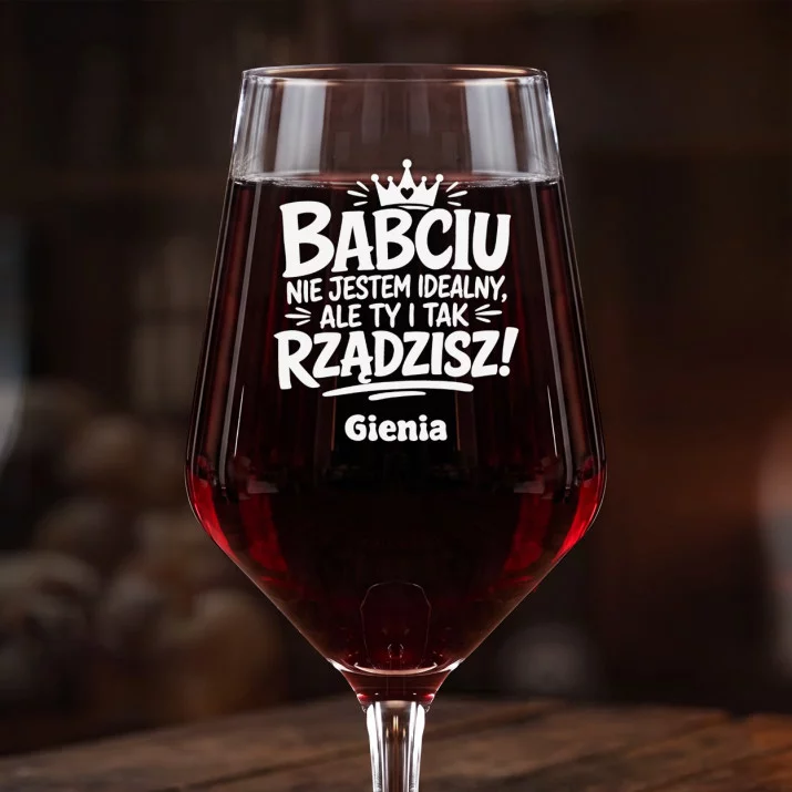 Mega Kieliszek Do Wina z Grawerem Dla Babci Prezent Na Dzień Babci Dla Kobiety: Babciu Rządzisz Grawer Mega Kieliszek Do Wina z Grawerem Dla Babci Prezent Na Dzień Babci Dla Kobiety: Babciu Rządzisz Grawer
