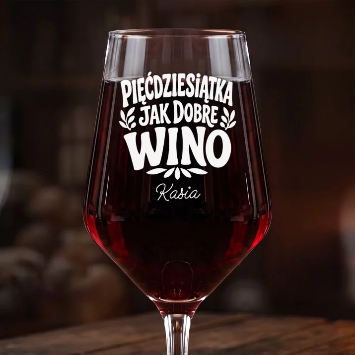 Mega Kieliszek Do Wina z Grawerem Na 50 Lat Prezent Dla 50 Latki Kobiety: Jak Wino