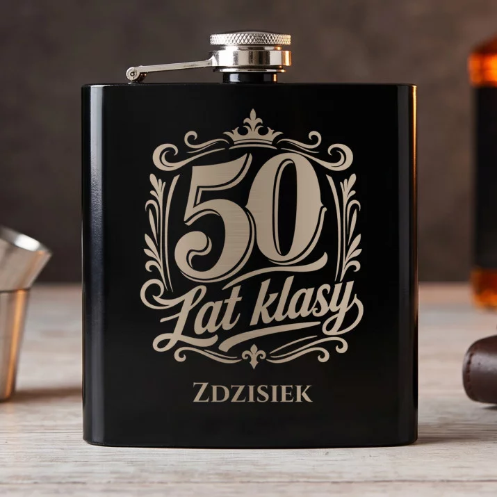 Piersiówka Z Grawerem Dla 50 Latka Prezent Na 50 Urodziny Dla Mężczyzny: 50 Lat Klasy - Elegancki Piersiówka Z Grawerem Dla 50 Latka Prezent Na 50 Urodziny Dla Mężczyzny: 50 Lat Klasy - Elegancki