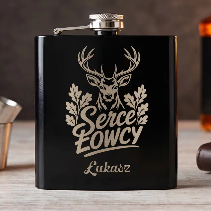 Piersiówka Z Grawerem Dla Myśliwego Prezent Dla Mężczyzny: Serce Łowcy Piersiówka Z Grawerem Dla Myśliwego Prezent Dla Mężczyzny: Serce Łowcy