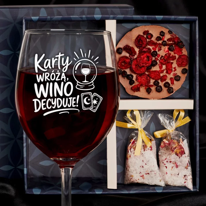 Zestaw Prezenowy Z Kieliszkiem Do Wina Na Andrzejki: Wino Decyduje Andrzejki Zestaw Prezenowy Z Kieliszkiem Do Wina Na Andrzejki: Wino Decyduje Andrzejki