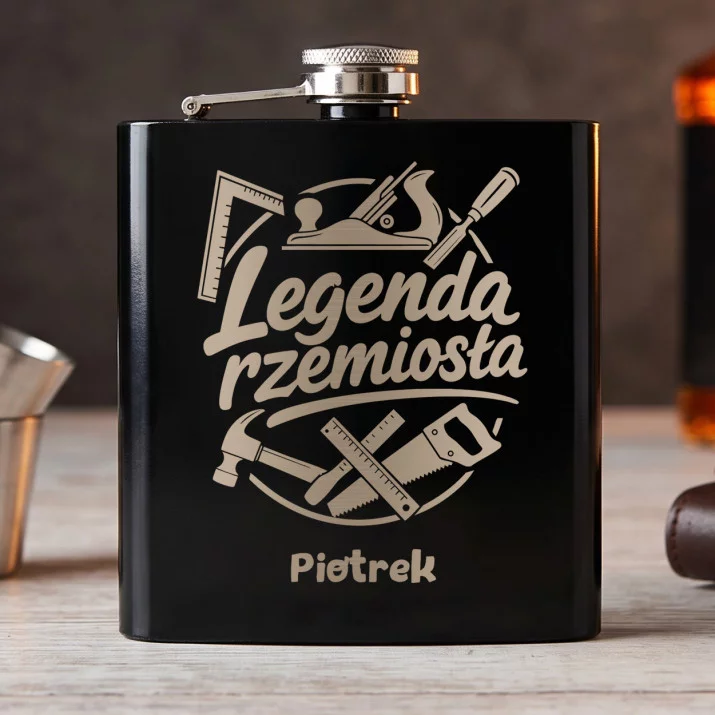 Piersiówka Z Grawerem Dla 90 Latka Prezent Na 90 Urodziny Dla Mężczyzny: Legenda Rzemiosła Piersiówka Z Grawerem Dla 90 Latka Prezent Na 90 Urodziny Dla Mężczyzny: Legenda Rzemiosła