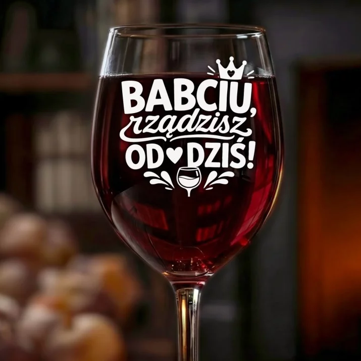 Kieliszek Do Wina Na Pierwszy Dzień Babci Prezent Dla Babci Kobiety: Babciu, Rządzisz Od Dziś