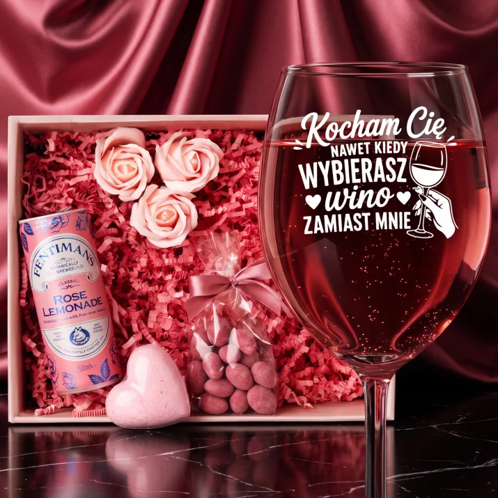 Różowy Zestaw Prezentowy Na Rocznicę Na Walentynki Dla Kobiety: Kocham Cię Wino
