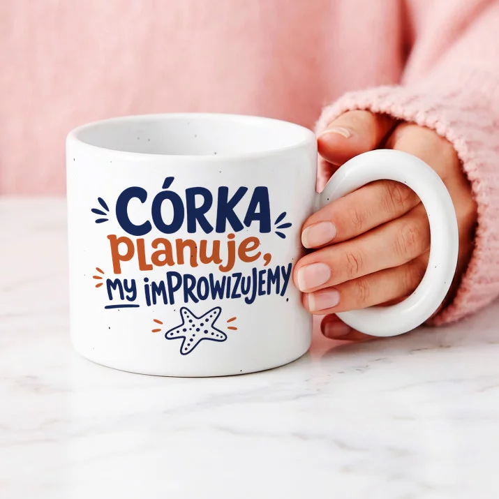 Kubek Z Okrągłym Uchem Dla Córki Prezent Dla Kobiety: Córka I Codzienny Chaos Kubek Z Okrągłym Uchem Dla Córki Prezent Dla Kobiety: Córka I Codzienny Chaos