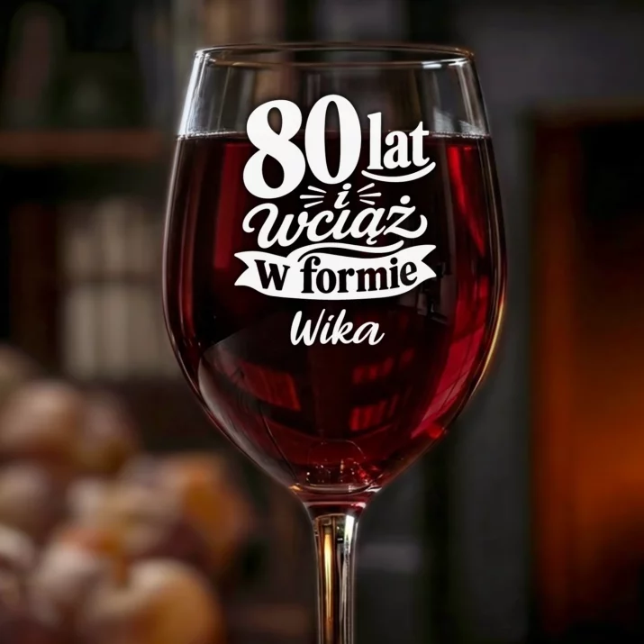 Kieliszek Do Wina z Grawerem Na 80 Urodziny Mamy Prezent Na 80 Urodziny Dla Kobiety: 80 Lat I Wciąż W Formie