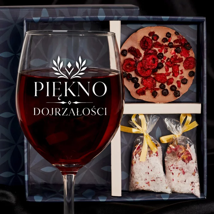 Zestaw Prezenowy Z Kieliszkiem Do Wina Na 70 Urodziny: Piękno Dojrzałości
