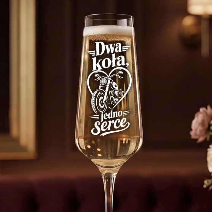 Kieliszek Do Szampana Z Grawerem Dla Motocyklisty Prezent Dla Mężczyzny: Elegancja Na Dwóch Kołach Kieliszek Do Szampana Z Grawerem Dla Motocyklisty Prezent Dla Mężczyzny: Elegancja Na Dwóch Kołach