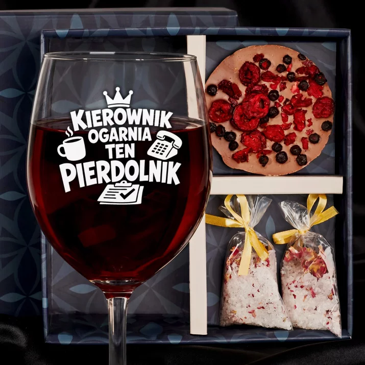 Zestaw Prezenowy Z Kieliszkiem Do Wina Dla Kierownika: Kierownik Ogarnia Zestaw Prezenowy Z Kieliszkiem Do Wina Dla Kierownika: Kierownik Ogarnia