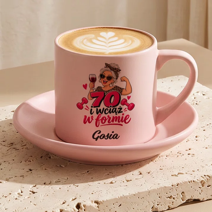 Filiżanka Personalizowana Na 70 Urodziny Prezent Dla 70 Latki Kobiety: 70 I Wciąż W Formie