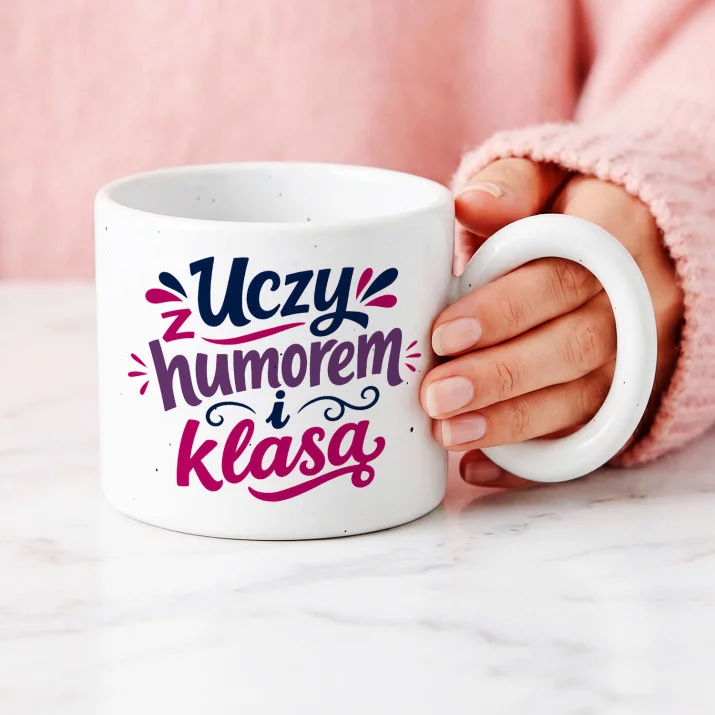 Kubek Z Okrągłym Uchem Dla Nauczycielki Prezent Na Dzień Nauczyciela Dla Kobiety: Elegancki Humor Szkolny Kubek Z Okrągłym Uchem Dla Nauczycielki Prezent Na Dzień Nauczyciela Dla Kobiety: Elegancki Humor Szkolny