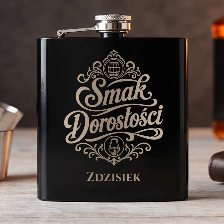 Piersiówka Z Grawerem Na 18 Urodziny Prezent Dla Mężczyzny: Smak Dorosłości Piersiówka Z Grawerem Na 18 Urodziny Prezent Dla Mężczyzny: Smak Dorosłości