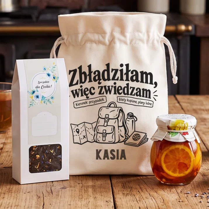 Zestaw Prezentowy z Herbatą Dla Podróżniczki Prezent Dla Kobiety: Zbłądziłam, Więc Zwiedzam Zestaw Prezentowy z Herbatą Dla Podróżniczki Prezent Dla Kobiety: Zbłądziłam, Więc Zwiedzam
