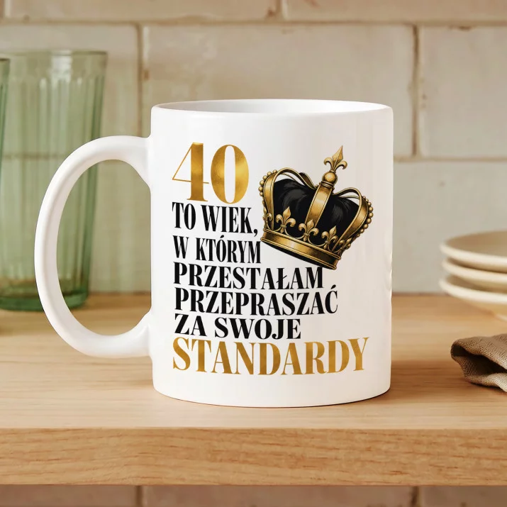 Kubek Z Nadrukiem Na 40 Prezent Na 40 Urodziny Dla Kobiety: Królewska Pewność Siebie Kubek Z Nadrukiem Na 40 Prezent Na 40 Urodziny Dla Kobiety: Królewska Pewność Siebie