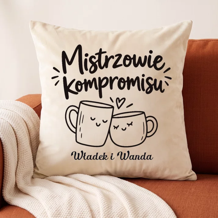 Poduszka Dekoracyjna Na Rocznicę Prezent Na Walentynki Dla Pary: Mistrzowie Kompromisu
