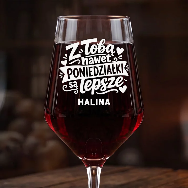 Mega Kieliszek Do Wina z Grawerem Na Rocznicę Związku Prezent Na Walentynki Dla Kobiety: Z Tobą Nawet Poniedziałki Mega Kieliszek Do Wina z Grawerem Na Rocznicę Związku Prezent Na Walentynki Dla Kobiety: Z Tobą Nawet Poniedziałki
