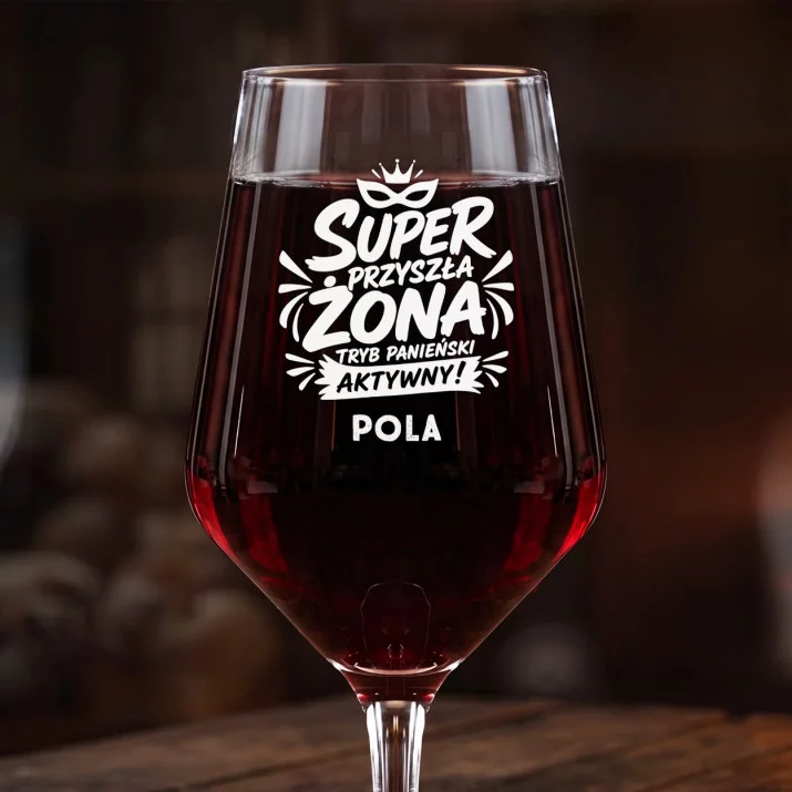 Mega Kieliszek Do Wina z Grawerem Na Wieczór Panieński Z Klasą Prezent Dla Kobiety: Super Przyszła Żona Mega Kieliszek Do Wina z Grawerem Na Wieczór Panieński Z Klasą Prezent Dla Kobiety: Super Przyszła Żona