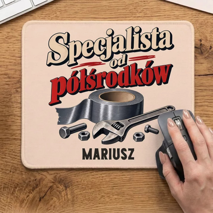 Podkładka Pod Myszkę Na Mikołajki Prezent Dla Mężczyzny: Specjalista Od Półśrodków Podkładka Pod Myszkę Na Mikołajki Prezent Dla Mężczyzny: Specjalista Od Półśrodków