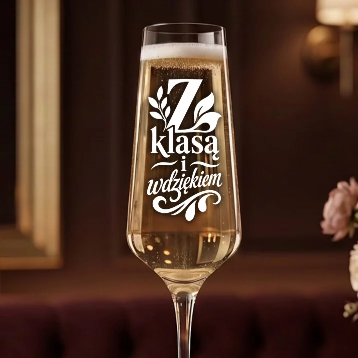 Kieliszek Do Szampana Z Grawerem Na 60 Prezent Na 60 Urodziny Dla Kobiety: Elegancja Dojrzałości Kieliszek Do Szampana Z Grawerem Na 60 Prezent Na 60 Urodziny Dla Kobiety: Elegancja Dojrzałości