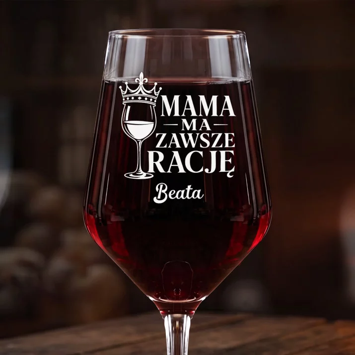 Mega Kieliszek Do Wina z Grawerem Na Dzień Mamy Prezent Dla Mamy Kobiety: Mama Ma Zawsze Rację Mega Kieliszek Do Wina z Grawerem Na Dzień Mamy Prezent Dla Mamy Kobiety: Mama Ma Zawsze Rację