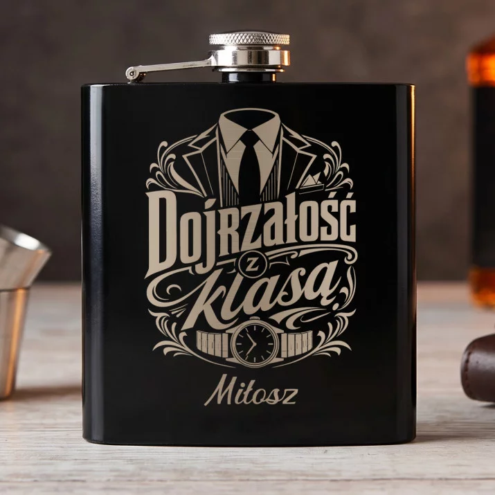 Piersiówka Z Grawerem Na 50 Prezent Na 50 Urodziny Dla Mężczyzny: Męska Elegancja Piersiówka Z Grawerem Na 50 Prezent Na 50 Urodziny Dla Mężczyzny: Męska Elegancja