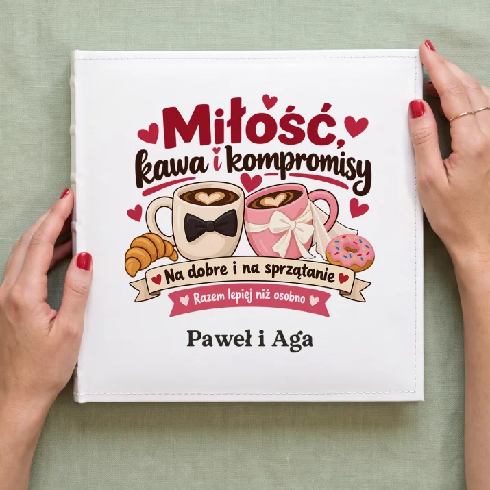 Album Na Zdjęcia Tradycyjny Dla Nowożeńców Prezent Na Ślub Dla Pary: Miłość, Kawa I Kompromisy Album Na Zdjęcia Tradycyjny Dla Nowożeńców Prezent Na Ślub Dla Pary: Miłość, Kawa I Kompromisy