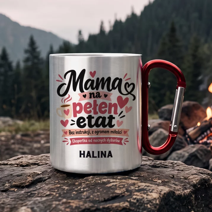 Kubek Metalowy z Karabińczykiem Na Pierwszy Dzień Mamy Prezent Dla Mamy Kobiety: Mama Na Pełen Etat Kubek Metalowy z Karabińczykiem Na Pierwszy Dzień Mamy Prezent Dla Mamy Kobiety: Mama Na Pełen Etat