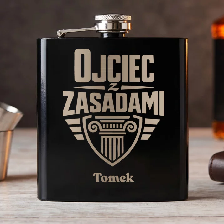 Piersiówka Z Grawerem Dla Taty Prezent Na Dzień Ojca Dla Mężczyzny: Ojciec Z Zasadami Piersiówka Z Grawerem Dla Taty Prezent Na Dzień Ojca Dla Mężczyzny: Ojciec Z Zasadami