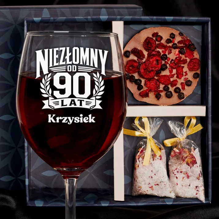 Zestaw Prezenowy z Kieliszkiem do Wina Na 90 Urodziny Dla 90 Latka Mężczyzny: Niezłomny Od 90 Lat Zestaw Prezenowy z Kieliszkiem do Wina Na 90 Urodziny Dla 90 Latka Mężczyzny: Niezłomny Od 90 Lat
