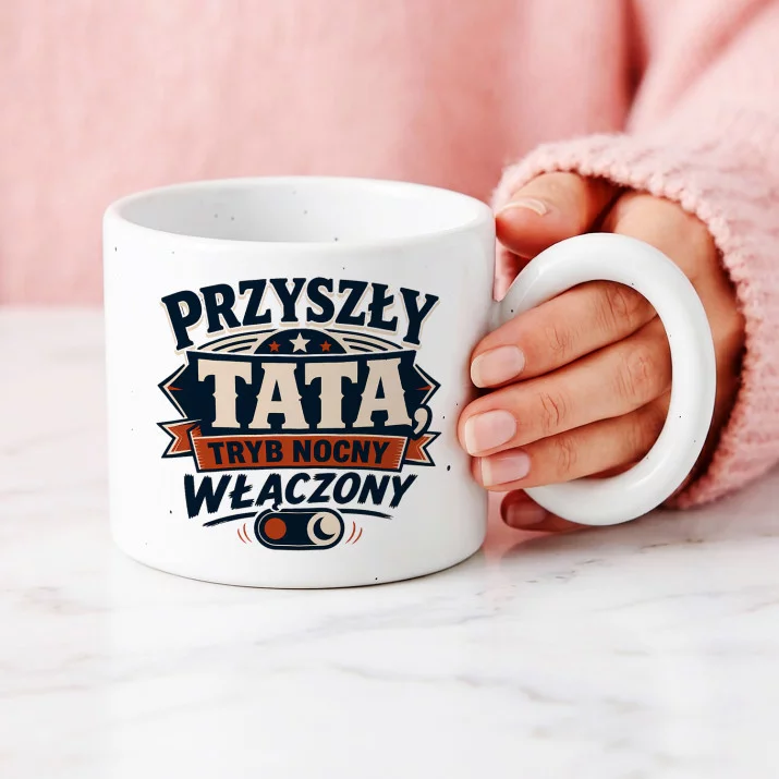 Kubek Z Okrągłym Uchem Dla Przyszłego Taty Prezent Na Dzień Ojca Dla Mężczyzny: Nasze Spokojne Jutro