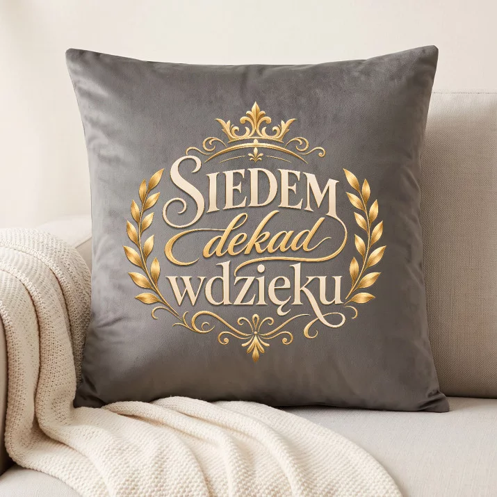 Poduszka Dekoracyjna Na 70 Urodziny Kobiety Prezent Na 70 Urodziny Dla Kobiety: Siedem Dekad Wdzięku Poduszka Dekoracyjna Na 70 Urodziny Kobiety Prezent Na 70 Urodziny Dla Kobiety: Siedem Dekad Wdzięku