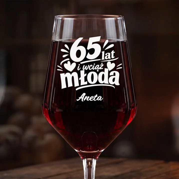 Mega Kieliszek Do Wina z Grawerem Dla 65 Latki Prezent Na 65 Urodziny Dla Kobiety: 65 Lat I Wciąż Młoda Mega Kieliszek Do Wina z Grawerem Dla 65 Latki Prezent Na 65 Urodziny Dla Kobiety: 65 Lat I Wciąż Młoda
