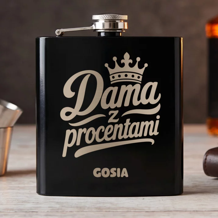 Piersiówka Z Grawerem Na Święta Prezent Dla Kobiety: Dama Z Procentami Piersiówka Z Grawerem Na Święta Prezent Dla Kobiety: Dama Z Procentami