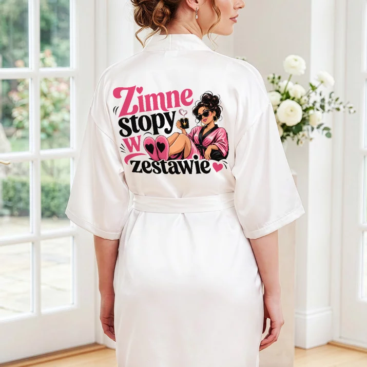 Szlafrok Satynowy Dla Partnerki Prezent Na Walentynki Dla Kobiety: Zimne Stopy W Zestawie Szlafrok Satynowy Dla Partnerki Prezent Na Walentynki Dla Kobiety: Zimne Stopy W Zestawie
