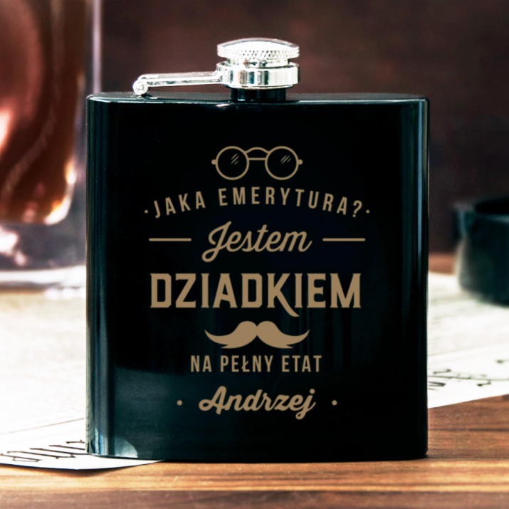 Dziadek na pełny etat - Piersiówka z grawerem