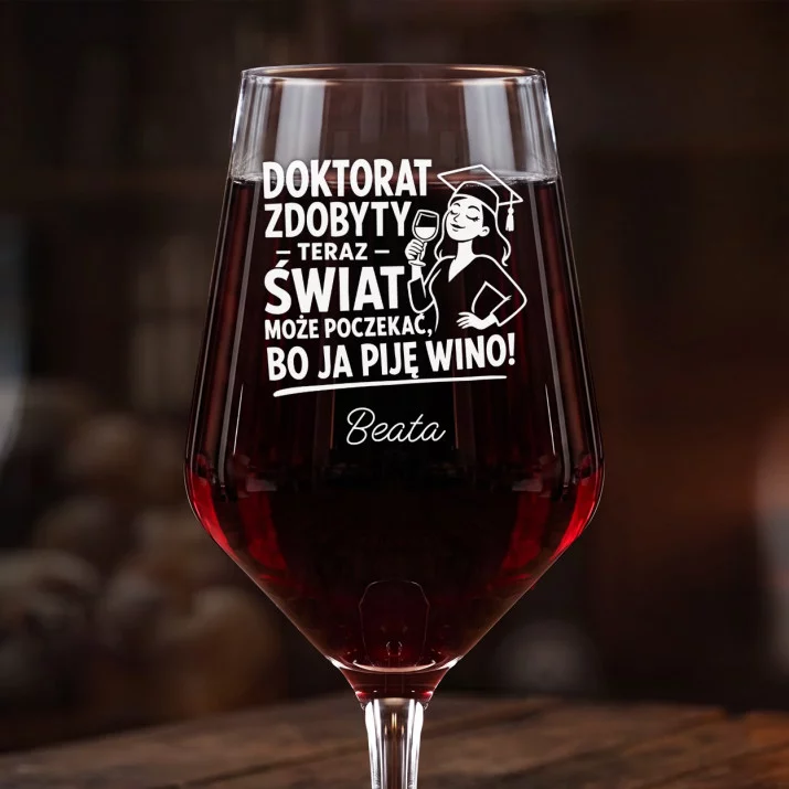 Mega Kieliszek Do Wina z Grawerem Na Obronę Doktoratu Prezent Dla Kobiety: Doktorat I Wino Mega Kieliszek Do Wina z Grawerem Na Obronę Doktoratu Prezent Dla Kobiety: Doktorat I Wino