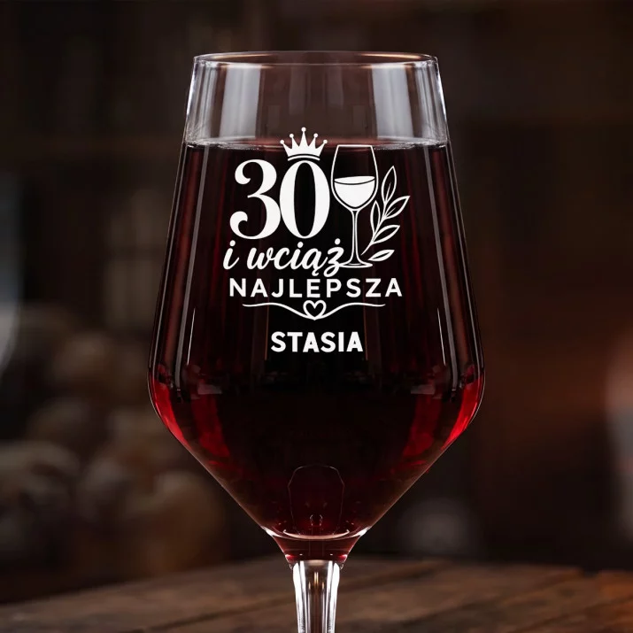 Mega Kieliszek Do Wina z Grawerem Na 30 Urodziny Prezent Dla 30 Latki Kobiety: 30 I Wciąż Najlepsza