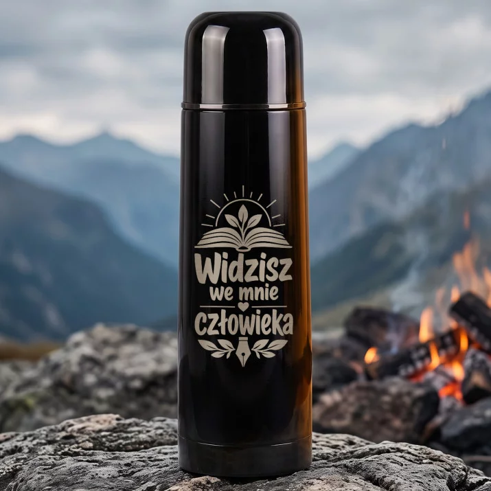Termos 500ml Dla Nauczyciela Prezent Na Dzień Nauczyciela Dla Mężczyzny: Widzisz We Mnie Człowieka Termos 500ml Dla Nauczyciela Prezent Na Dzień Nauczyciela Dla Mężczyzny: Widzisz We Mnie Człowieka