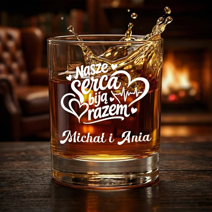 Szklanki Do Whisky z Grawerem Na Walentynki Prezent Na Rocznicę Dla Pary: Nasze Serca Biją Razem Szklanki Do Whisky z Grawerem Na Walentynki Prezent Na Rocznicę Dla Pary: Nasze Serca Biją Razem